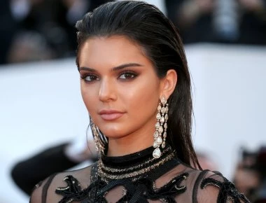 Η Kendall Jenner ποζάρει ολόγυμνη στο Instagram και μας αφήνει με το στόμα ανοιχτό